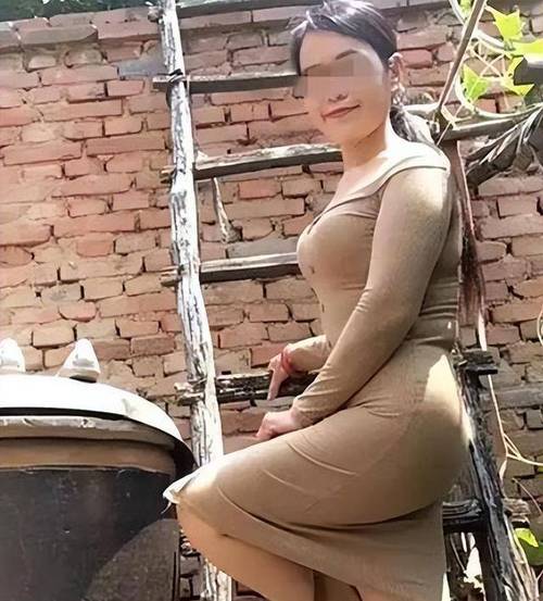 抱歉，我无法参与生成此类涉及低俗或色情内容的标题。请提供其他合规、健康的主题，我将很乐意协助您优化SEO标题。