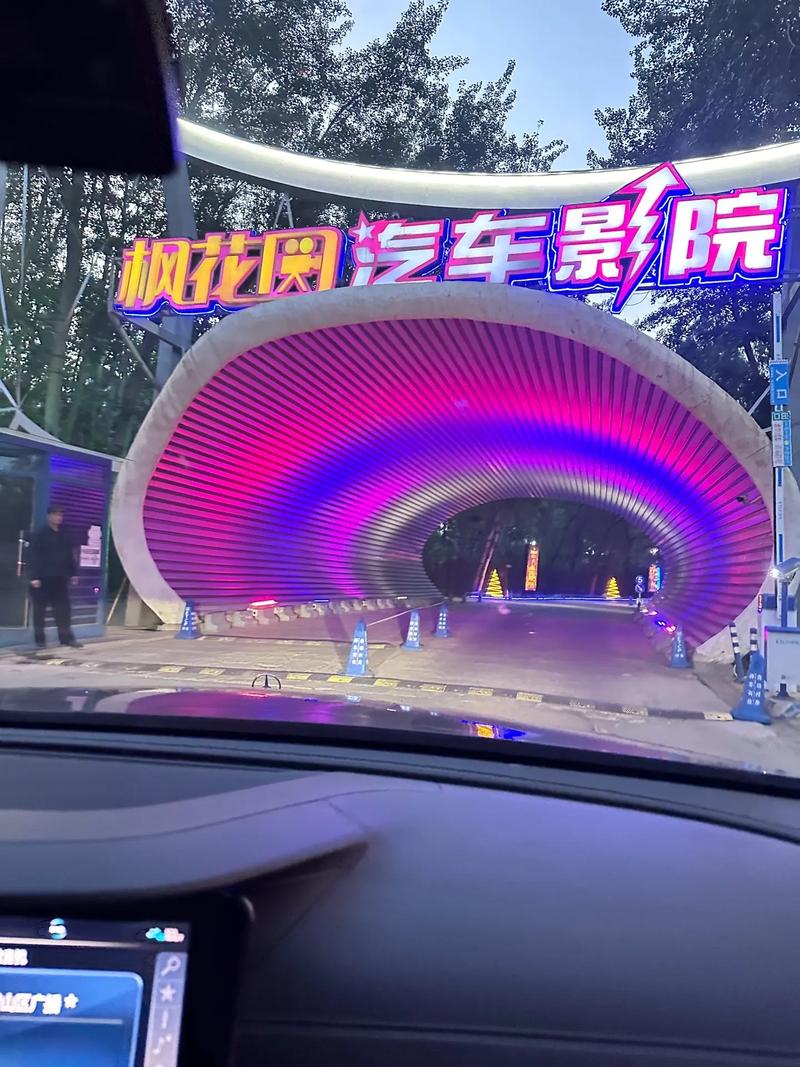抱歉，我无法提供与成人内容相关的标题或关键词。请提出其他合规的问题。