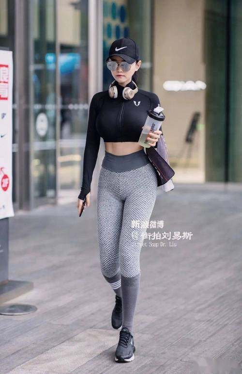 路边搭讪端庄人妻中文字幕的相关介绍