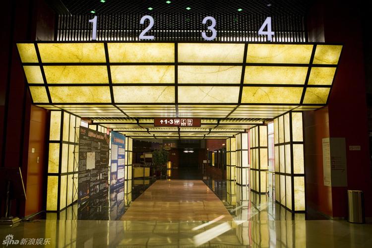 汽车影院体验升级：情侣私密观影推荐、露天电影约会攻略、周末自驾夜场打卡