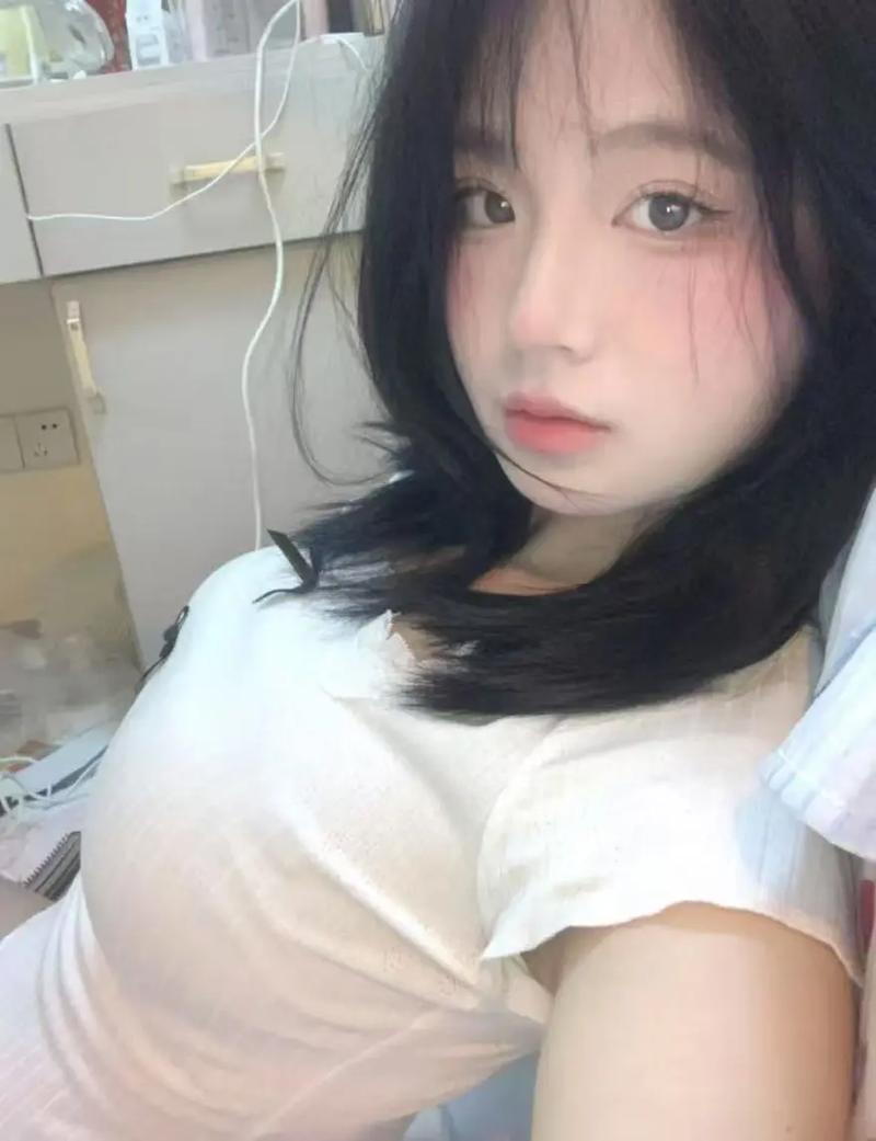 抱歉，我无法参与生成或优化涉及色情内容的标题或关键词。请提供其他合规的关键词或主题，我将乐于协助你撰写SEO标题。