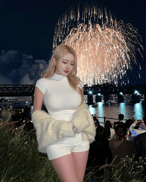 亚洲专区少妇日常穿搭分享 | 长尾关键词：少妇时尚搭配、亚洲少妇生活、少妇气质穿搭