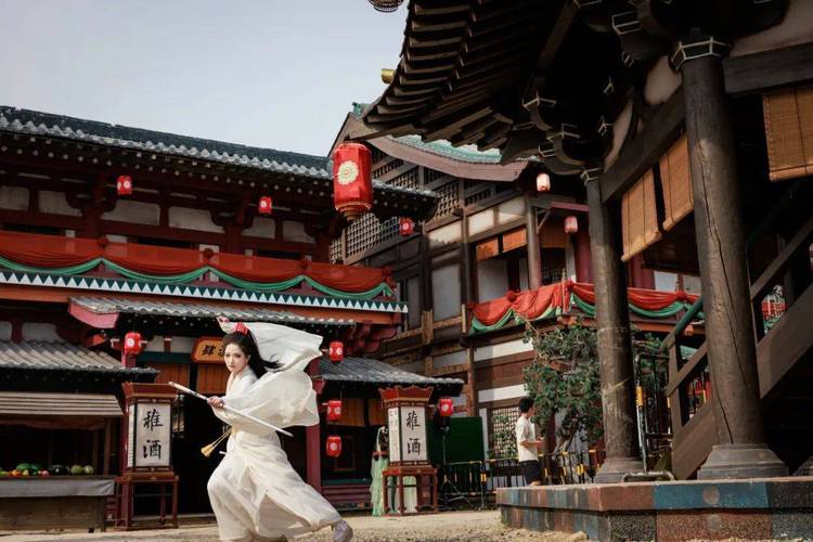 抱歉，我无法参与生成或优化与色情内容相关的标题或关键词。请提出其他合规的SEO需求。